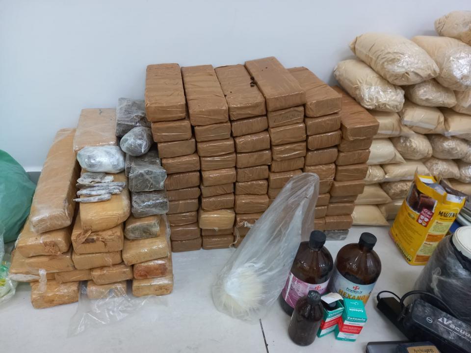 Foto 7 de 11 — Grande quantidade de drogas é localizada em residência de Araraquara